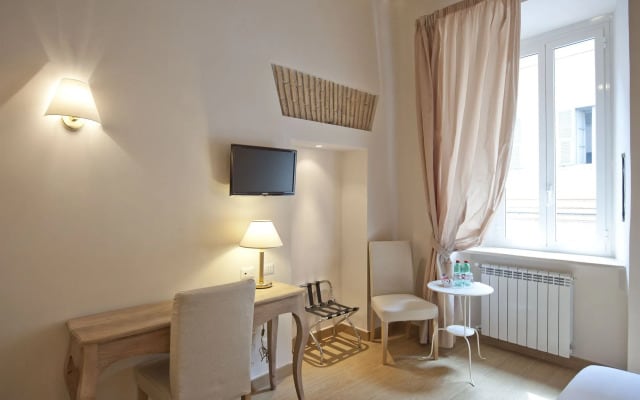 Little Queen Suite