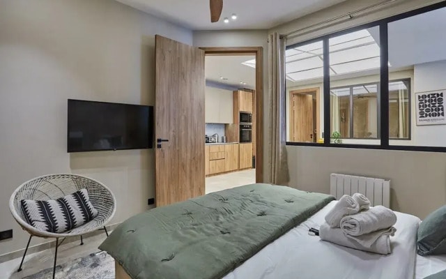 Exceptional Apartment Near Montmartre 10 People