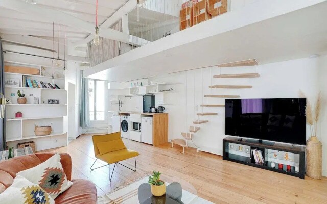 Spacious Apartment 2br/4p - Republique