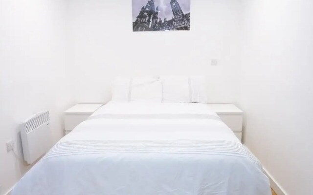 Bright 2BR Apartments Quays
