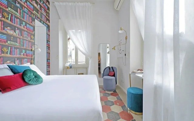 Belle Epoque House of Mirror