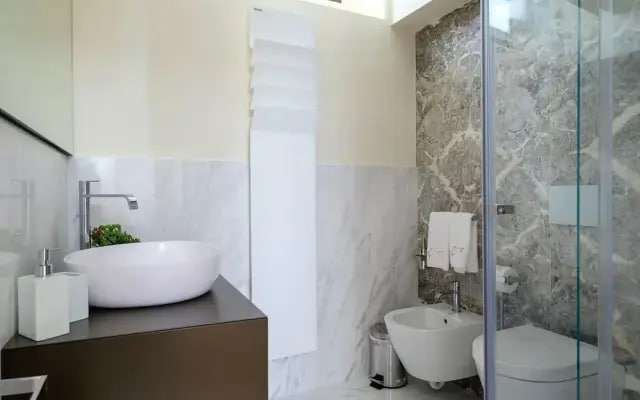 Venice Canal Palazzo Gracious and Modern 3 Bedroom Apartment