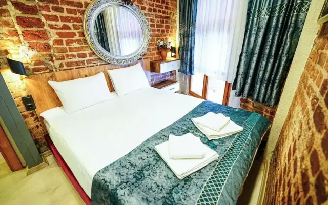 Squit Suits Hotel