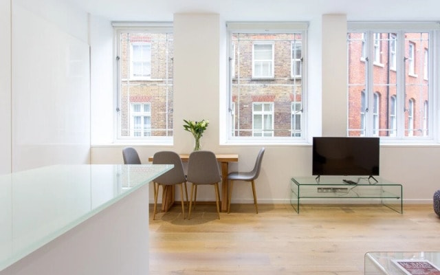 2 Bed 2 Bath Apartment Off Regent Street