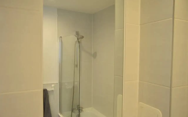 Modern 1 Bedroom Flat in East London