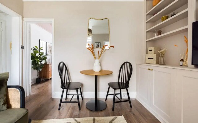 The Stephens Terrace Escape - Lovely 1BDR Apartment with Balcony