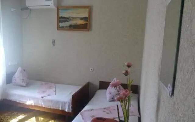 Guest House on Plodovaya 2