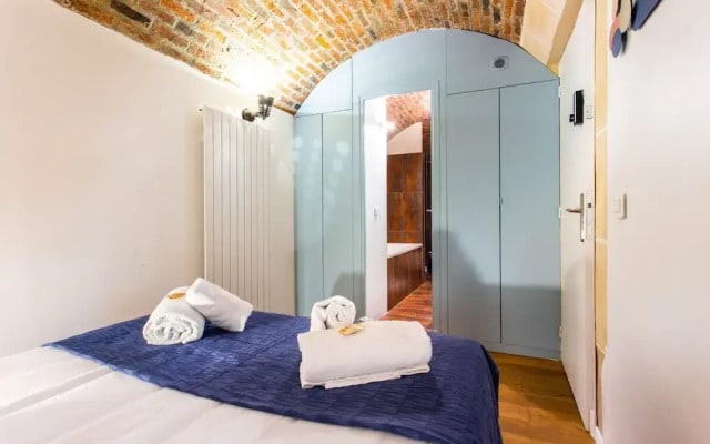 Bright Triplex - 4br/10p - Moulin Rouge