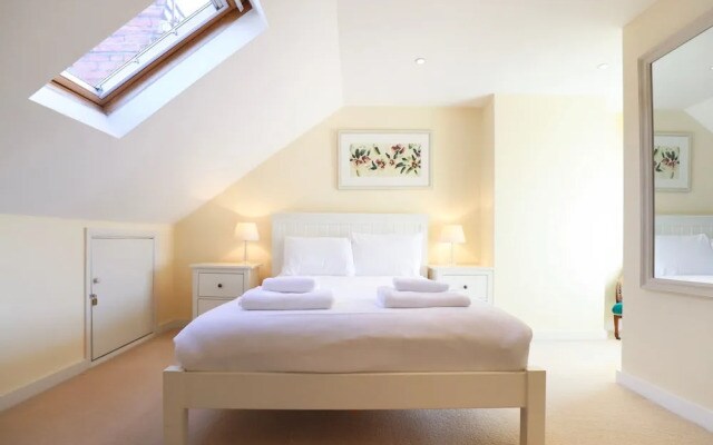 Comfortable &Bright Family Home - Imperial Wharf
