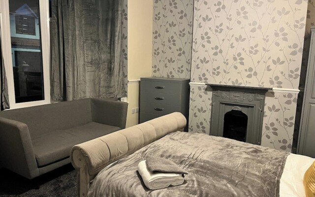 Derby House - Perfect for Contractors/groups