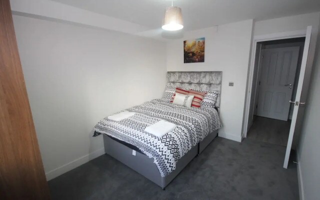 Holden Court Apartment - Apt 1