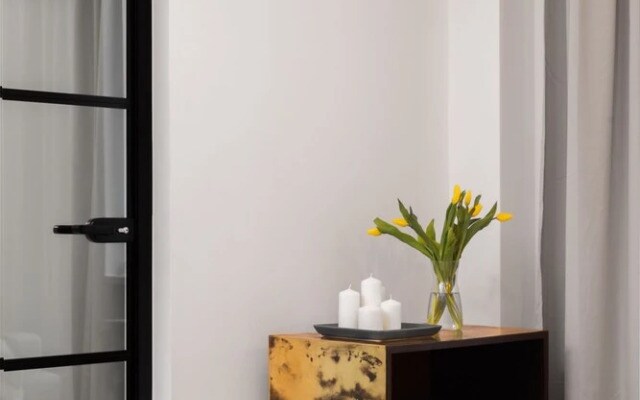 oompH Warsaw Central 2 Bedroom Apartment