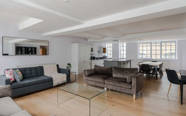 The Eyre Suite Two - Farringdon - by Frankie