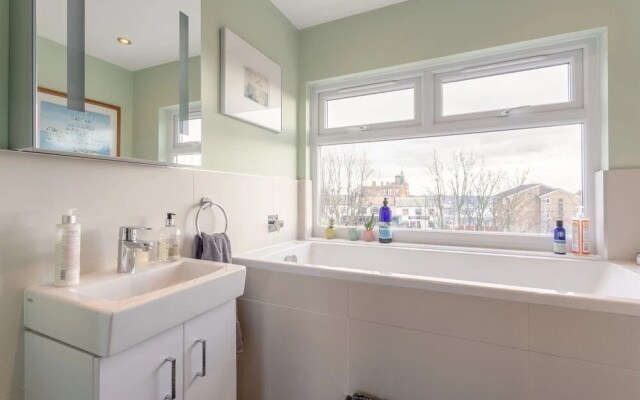 Spacious Property in Kensal Green