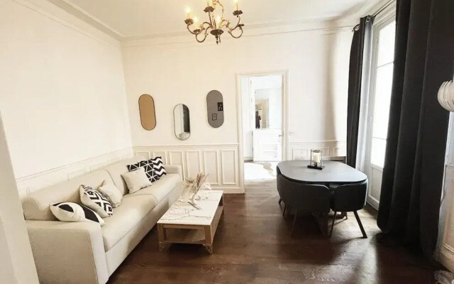 Superb Eiffel Tower Terrace Apartment