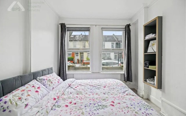 2-bed - Sleeps 4 - With Garden