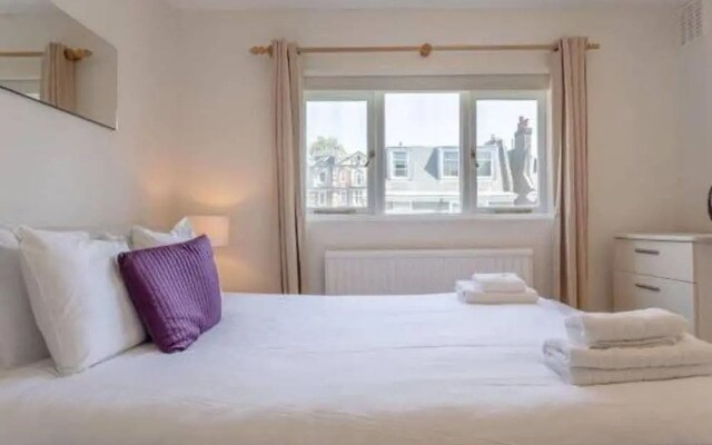 Elegant 2 Bedroom Earls Court Apartment