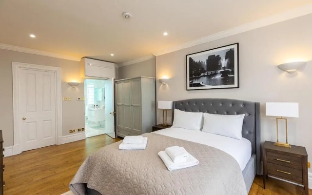 Stylish new flat near Mayfair