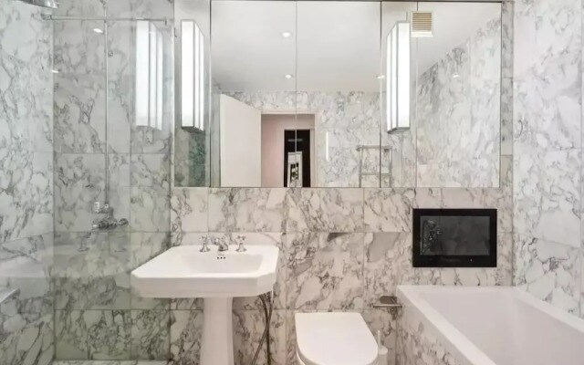 Luxurious 3-bed 2-bath Apartment in Belgravia