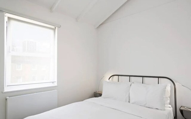 Stylish & Modern 2bed Apt, 5m to Overground