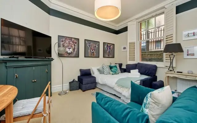 Westminster Retreat by Underthedoormat