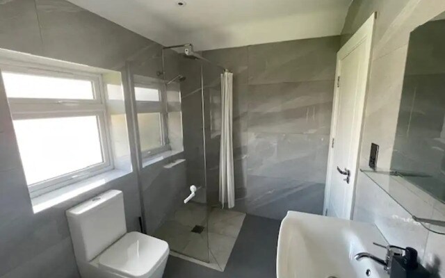 1bedhouse- London-sleeps 4- Close to Attractions