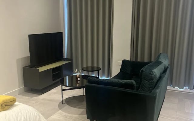 Beautiful Apartment With Excellent Water View