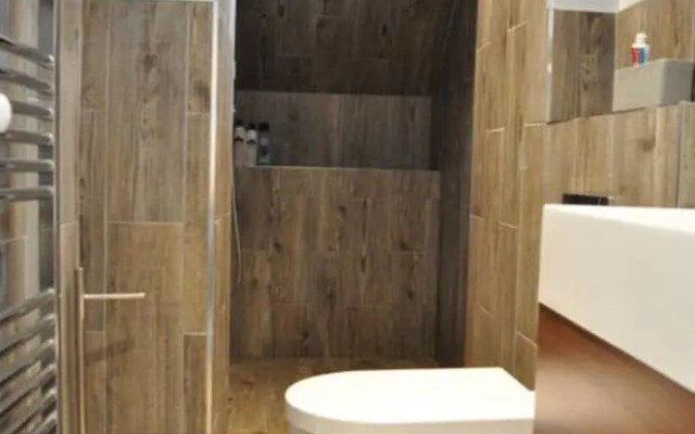 Spacious 2 Bedroom Flat With Garden