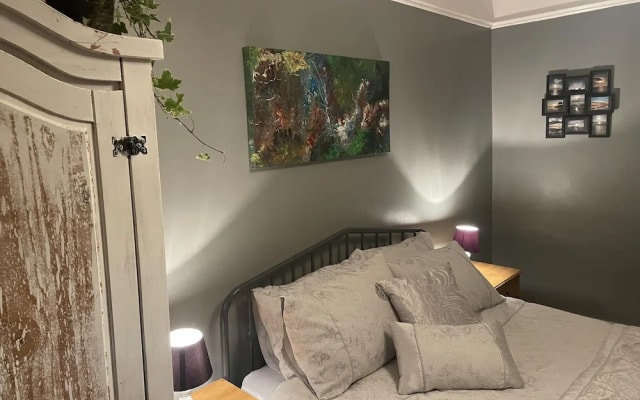 Traditional Elegant Spacious English Home, 4bdr