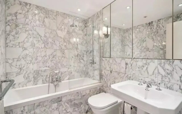 Luxurious 3-bed 2-bath Apartment in Belgravia