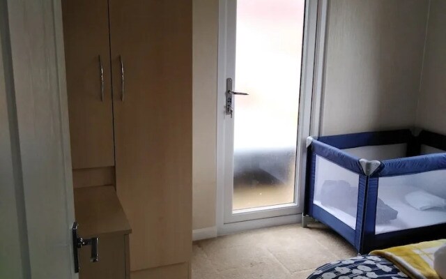 Charming 3-bed Lodge in Malton With hot tub