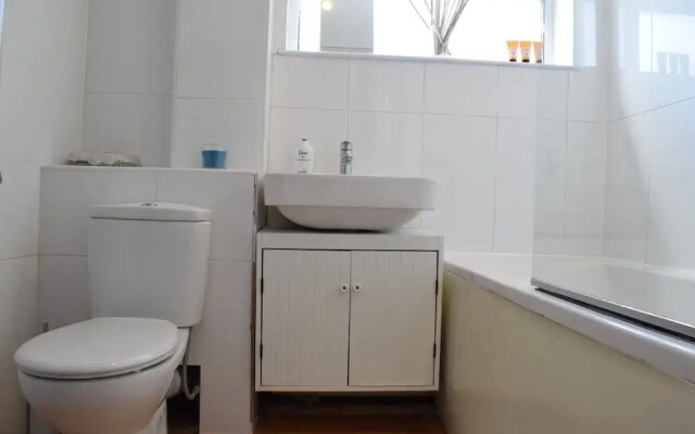 2 Bedroom House In Clapham
