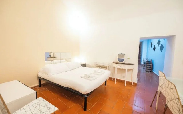 Campo De Fiori Grotto Apartment