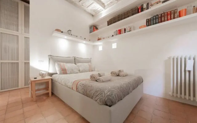 Gonfalone Apartment