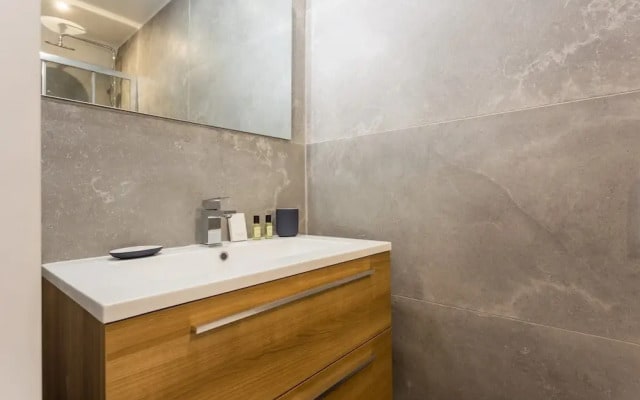 Elegant Apartment - 2bd/6p - Hotel de Ville