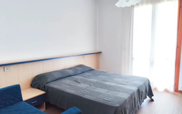 Spacious Apartment With Pool Access
