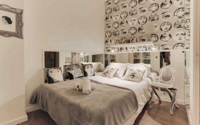 Artsy Flat for 2 Near Opera