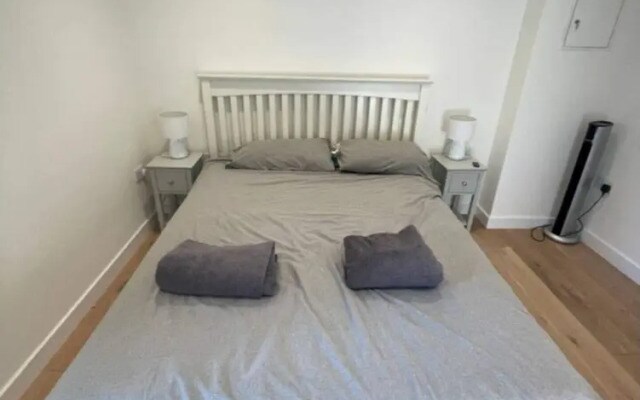Modern 1BD Flat Near River Thames, Battersea!