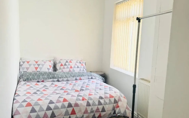 Stoke-on-trent - House - Sleeps 7 - City Centre