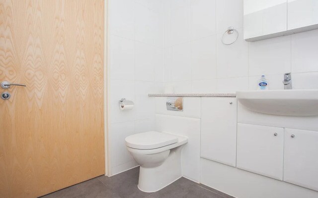 Beautiful Duplex Flat, sleeps 6, close to tube