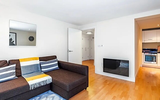Luxurious Sir John Lyon Serviced Apartment
