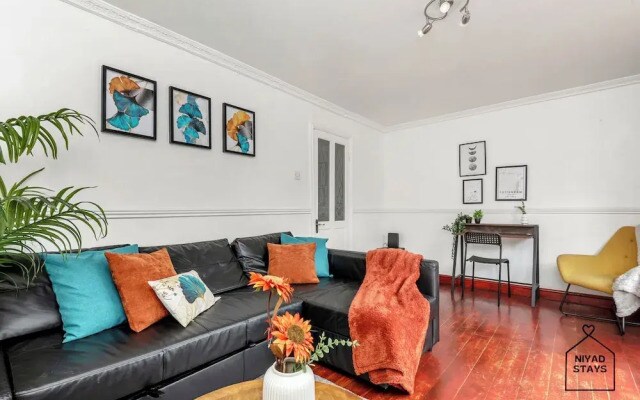 Hale Lodge, Beautiful 3 BR Home With Free Parking