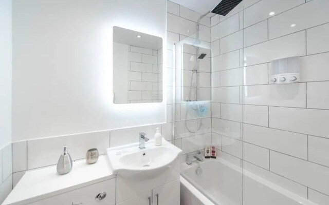 Liverpool Harrow Road Sleeps 6- Infinity Apartment