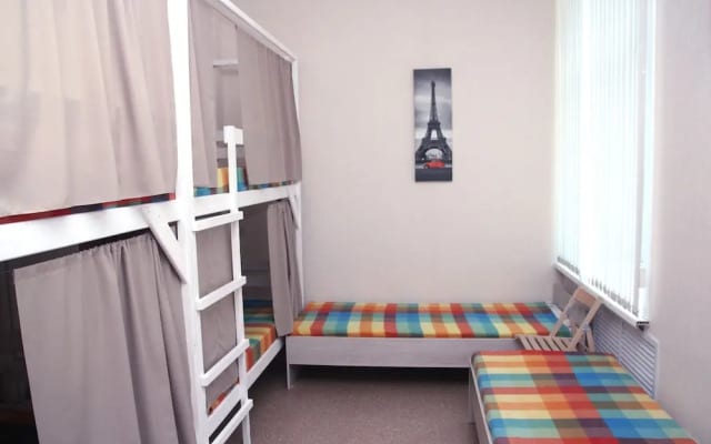 Adres Hostel