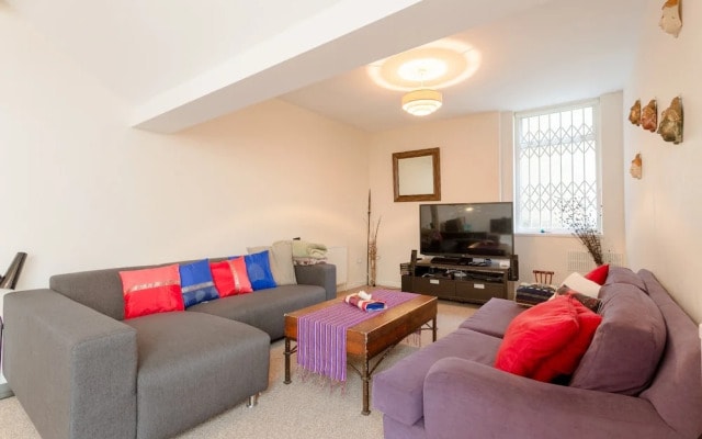 3 Bedroom Apartment Near Primrose Hill