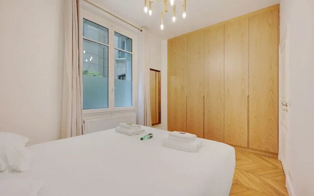 Superb Apartment With Terrace 2br/4p Trocadero