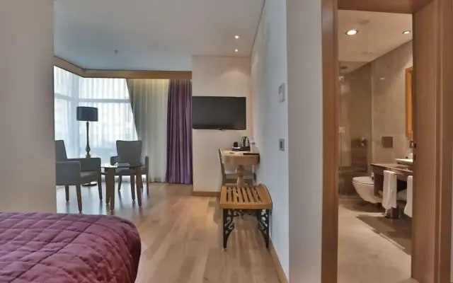 Queen Hotel & Spa