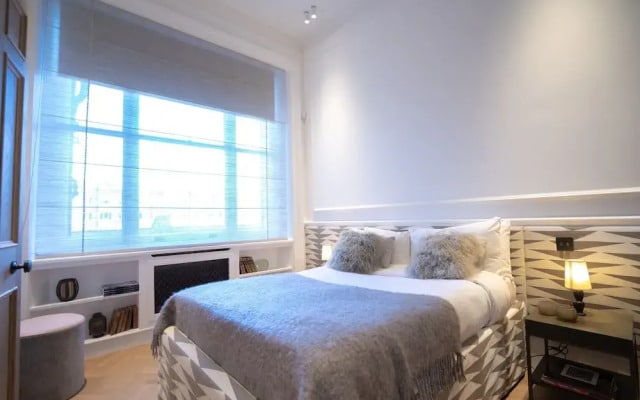 Cadogan Square - 2 Bedroom Apartment V
