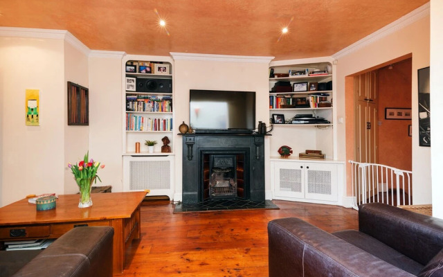 Bright Munster Road Apartment - MM2