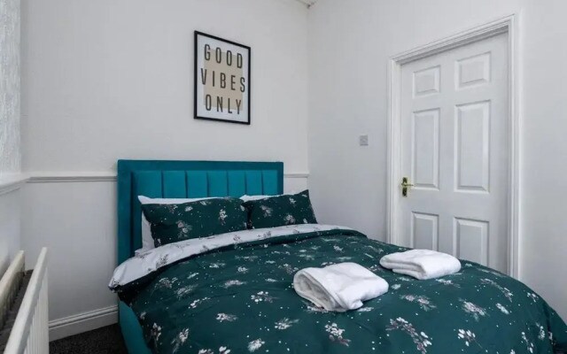 4-bed - Sleeps 8- Free Parking - Pet Friendly